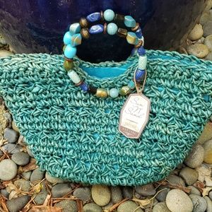 NWT Adorable turqouse straw handbag